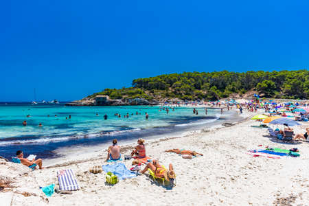 CALA MONDRAGO, Majorka, Spain, 24 July 2020 - People enjoy famous beach in summer, Parque Natural de Mondrago. Santanyi. Malorca. Spainのeditorial素材