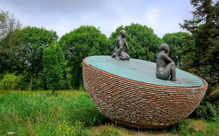 Statue of two people sitting in the park in amsterdamのeditorial素材