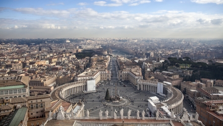 An aerial photo from a roof of St,Peters cathedral in Romaのeditorial素材