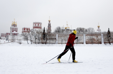 A skier in front of Novodevichy Monastery in Moscowのeditorial素材