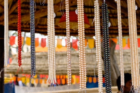 beautiful Jewelry crafts in a marketの写真素材