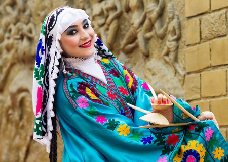 DELHI, INDIA - FEBRUARY 02, 2012: Unidentified female dancer on February 04, 2012 at the annual Surajkund Fair on the outskirts of Delhi in India.のeditorial素材
