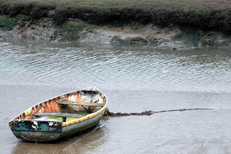 Boat moored in the mudの写真素材