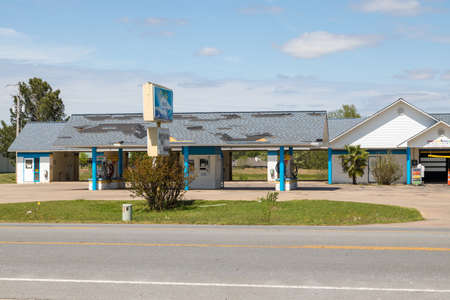 Pine Bluff, Arkansas April 12th 2020, Easter Sunday storms with winds from 70mph and up. More than 124,000 customers without power. That wind caused several trees power lines to fall across the state. Power outages lasting more than 7 days in some areas.のeditorial素材