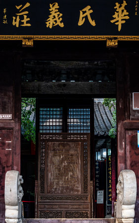 Wooden door in Hangzhou China.の写真素材