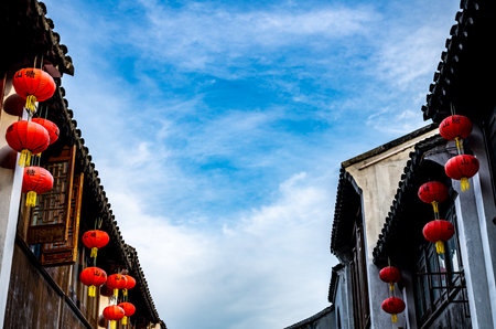 Traditional Chinese architecture with red lanterns in Xian, China.の写真素材