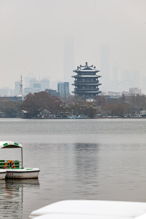 Hangzhou West Lake scenery in winter, China. Hangzhou West Lake is the largest lake in China.のeditorial素材