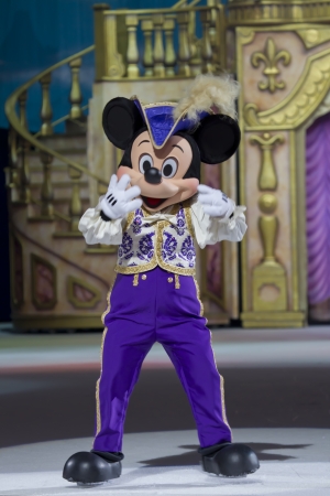 GREEN BAY, WI - MARCH 10: Mickey Mouse in costume on skates at the Disney on Ice Treasure Trove show at the Resch Center on March 10, 2012 in Green Bay, Wisconsin.のeditorial素材