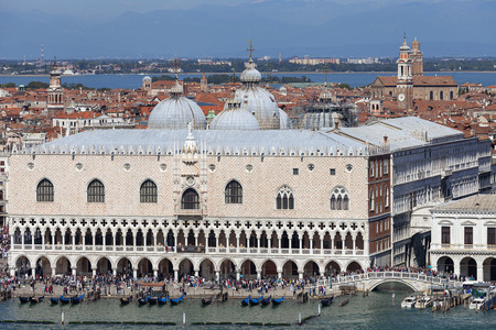 VENICE, ITALY-SEPTEMBER 21, 2017: Doge's Palace on Piazza San Marco, aerial view. The palace was the residence of the Doge of Venice,  the museum is currently located hereのeditorial素材