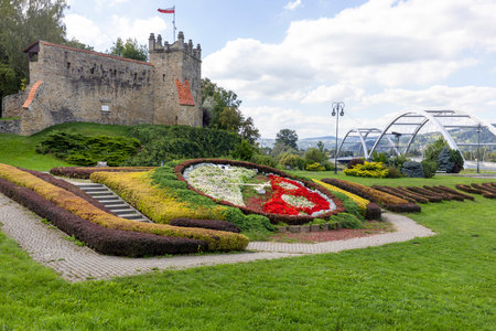 Nowy Sacz, Poland - August 30, 2022: Medieval Nowy Sacz Castle and the Pilsudski bridge over the Dunajec River. Castle was built by king Casimir the Great in 14th centuryのeditorial素材