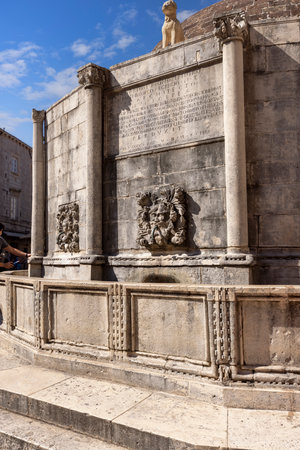 Dubrovnik, Croatia - June 27, 2023: Great Well of Onofria, fountain near the Pilska Gate, built as part of the water supply system. Water flows from stone gargoyles.のeditorial素材