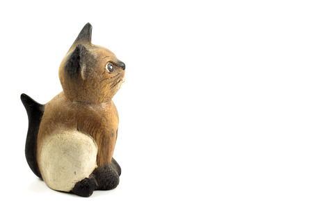 brown wood cat statue isolated on white backgroundの写真素材