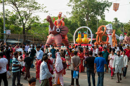 Bangladeshi people attend Mangal Shobhajatra, a rally in celebration of the Bengali New Year or "Pohela Baishakh".のeditorial素材