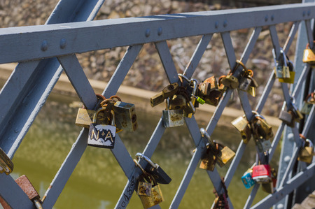 CLUJ-NAPOCA, ROMANIA - JULY 29, 2018: old love padlocks on  Elizabeta Bridge railing  on Somes River in Cluj, Transylvaniaのeditorial素材