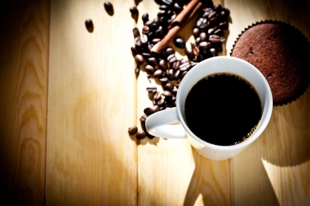Cup coffee with coffee beans on wood backgroundの写真素材