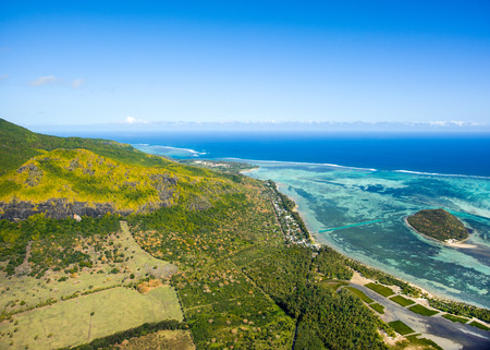 Aerial view of Mauritius island panorama and beautiful blue lagoon の写真素材