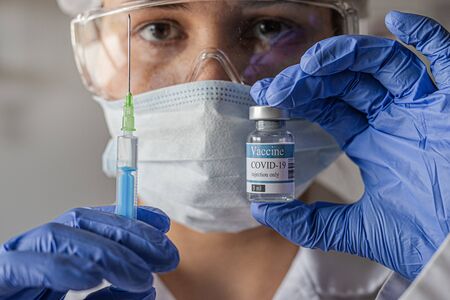 vial, covid-19, coronavirus vaccine ampoule, bottle for injection with syringeの写真素材