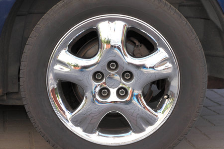 Chrome & aluminum rim