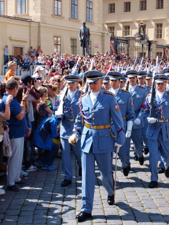 The changing of the guard at the Prague castle, Prague, Czech Republicのeditorial素材