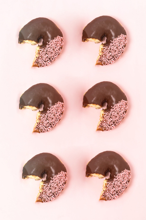 lots of donuts in rows, pattern made of donutsの写真素材