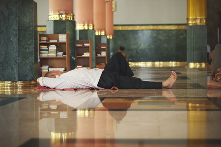 Man sleeps on the floor in the Mosqueのeditorial素材