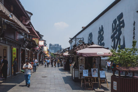 Hangzhou, China - May 11, 2019: People walking down streets in Hefang Street pedestrian mallのeditorial素材