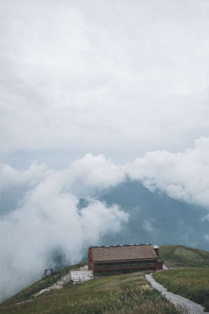 Path leading to house overlooking mountains covered by clouds on top of Wugong Mountain in Jiangxi, Chinaのeditorial素材