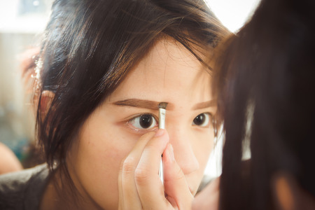 Asian women are the makeup. Asian women are eyebrow.の写真素材