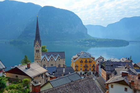 Scenic picture postcard view of famous Hallstatt mountain village in the Austrian Alps at beautiful light in summer, Salzkammergut region, Hallstatt, Austria, Europeのeditorial素材
