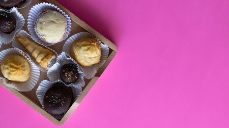 Baked sweets purely Chilean, fresh and delicious to share at tea time or at break time.の素材 [FY310131964040]