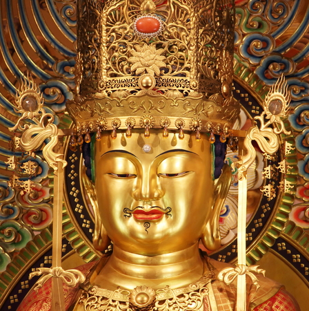 Singapore - October 16th of 2015: Portrait of main Buddha statue in the Buddha Tooth Relic Temple that was built to house Buddhas tooth relic allegedly found in a collapsed stupa in Myanmar in 1980.のeditorial素材