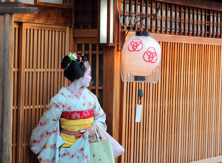 A maiko leaving a tea house in Miyagawacho neighborhood. Centuries ago, these female entertainers were so popular, but a few hundreds can be found now in Japan.のeditorial素材