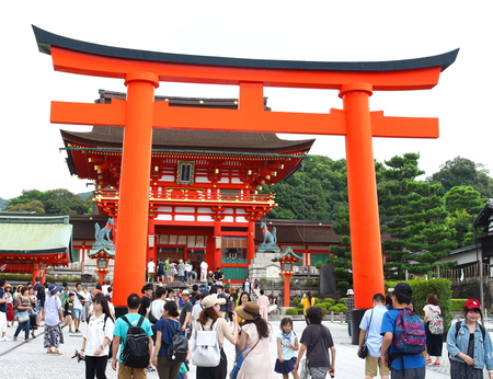 Kyoto, Japan - August, 10th of 2017: Main entrance torii in Fushimi Inari Taisha shrine. Placed in the base of the Inari mountain it includes trails up the summit through hundreds of smaller toriis.のeditorial素材