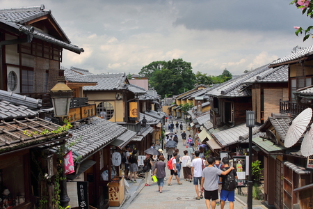 Kyoto, Japan-August, 11th of 2017:Tourists in the stone-paved roads Ninenzaka and Sannenzaka that lead up to the World Heritage Kiyomizu Temple, which was founded in 778 during the early Heian period.のeditorial素材