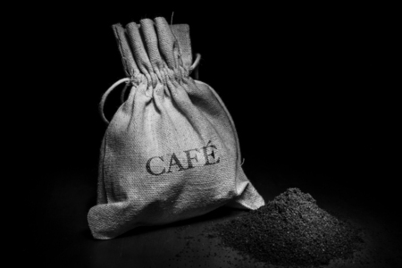 cofee cup of cofee and cofee grain in the shadow b/wの写真素材