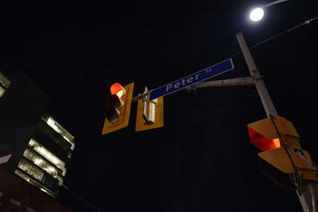 Traffic light at nightの写真素材