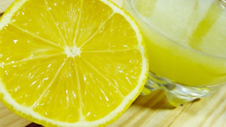 Useful juice from a fresh lemon.の写真素材