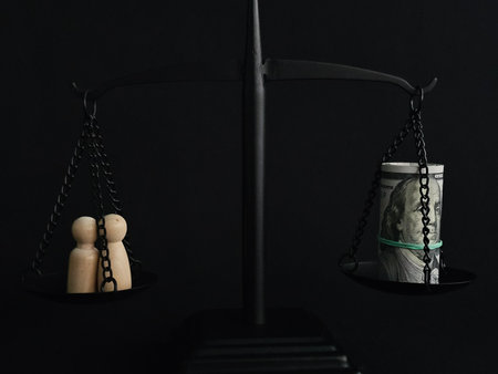 Balance between human connections and financial worth in a symbolic representation of prioritiesの写真素材