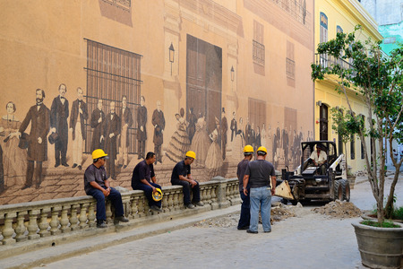 Road workers near the historical painted wall in Havanaの写真素材