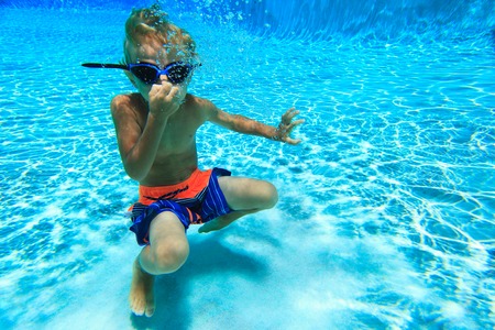 little boy swimming underwater, active kids sportの写真素材