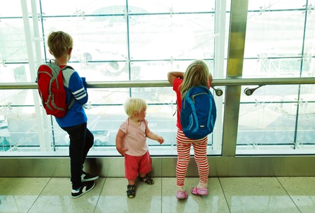 kids looking at planes in airport, family travelの写真素材