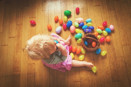 little girl play with easter eggsの写真素材