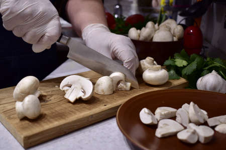 preparation of ingredients for the preparation of champignon julienne