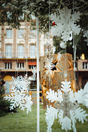 STRASBOURG, FRANCE - December 2022 - new white snowflakes Christmas decorations in place Kleber in front of the treeのeditorial素材