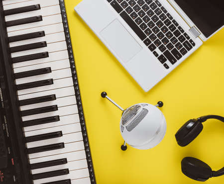 Objects related to online piano lessons: keyboard, microphone and laptop.の写真素材