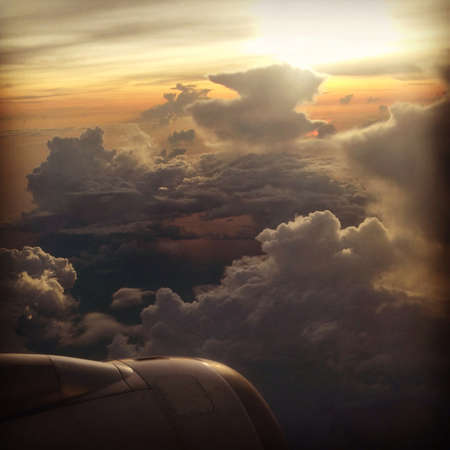 Flying over the cloudsの素材