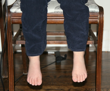 Little  toes hanging from a chairの写真素材