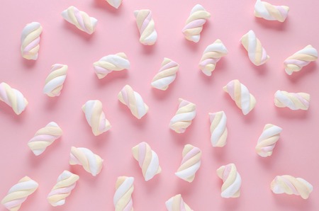 marshmallow pattern on pink background, pastel colors, flat layの写真素材