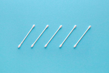 white cotton swabs on blue background, flatlayの写真素材