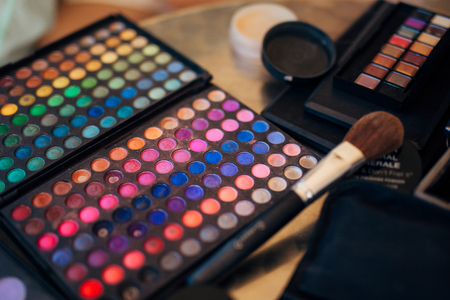 Case makeup artist. A set of brushes, powder, foundation. Tools make-up artist in a boxの写真素材